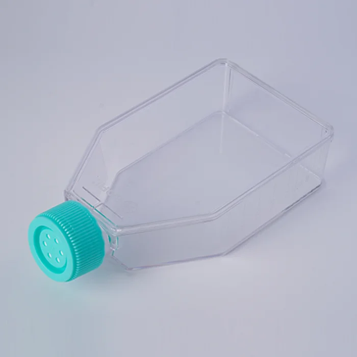 Design of the cell culture flask with an angled neck, facilitating media pouring and pipetting.