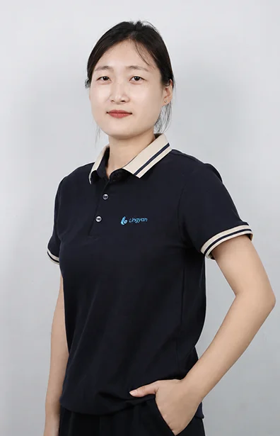 Alice is standing with one hand in her pocket.