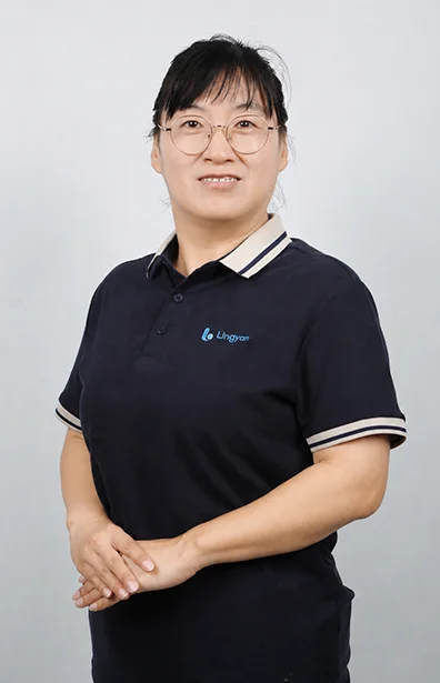 Ella Si is standing with her hands clasped in front of her.